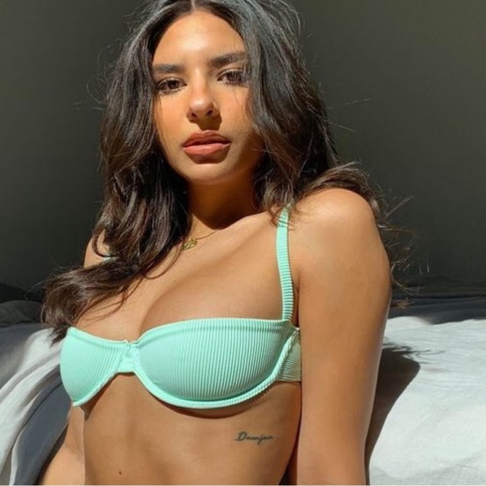 437 Swim tops